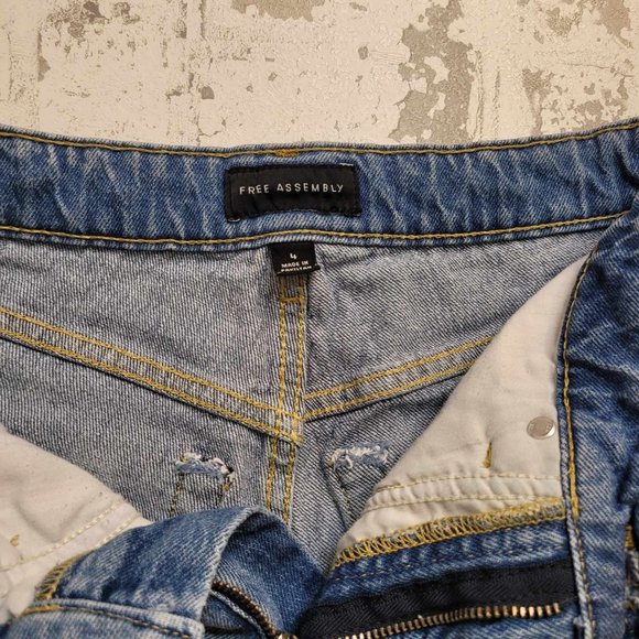 2158 Free Assembly Cuffed Jean Shorts Women's‎ Size 4 - Picture 3 of 3